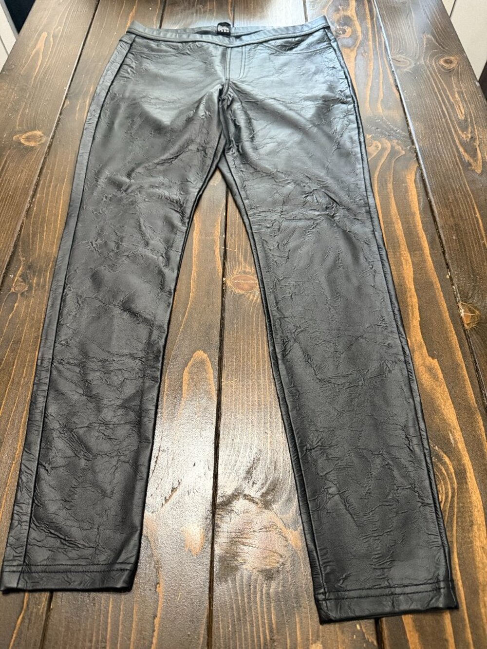 HUE Faux Leather Leggings – Women's Medium | Crinkle Finish